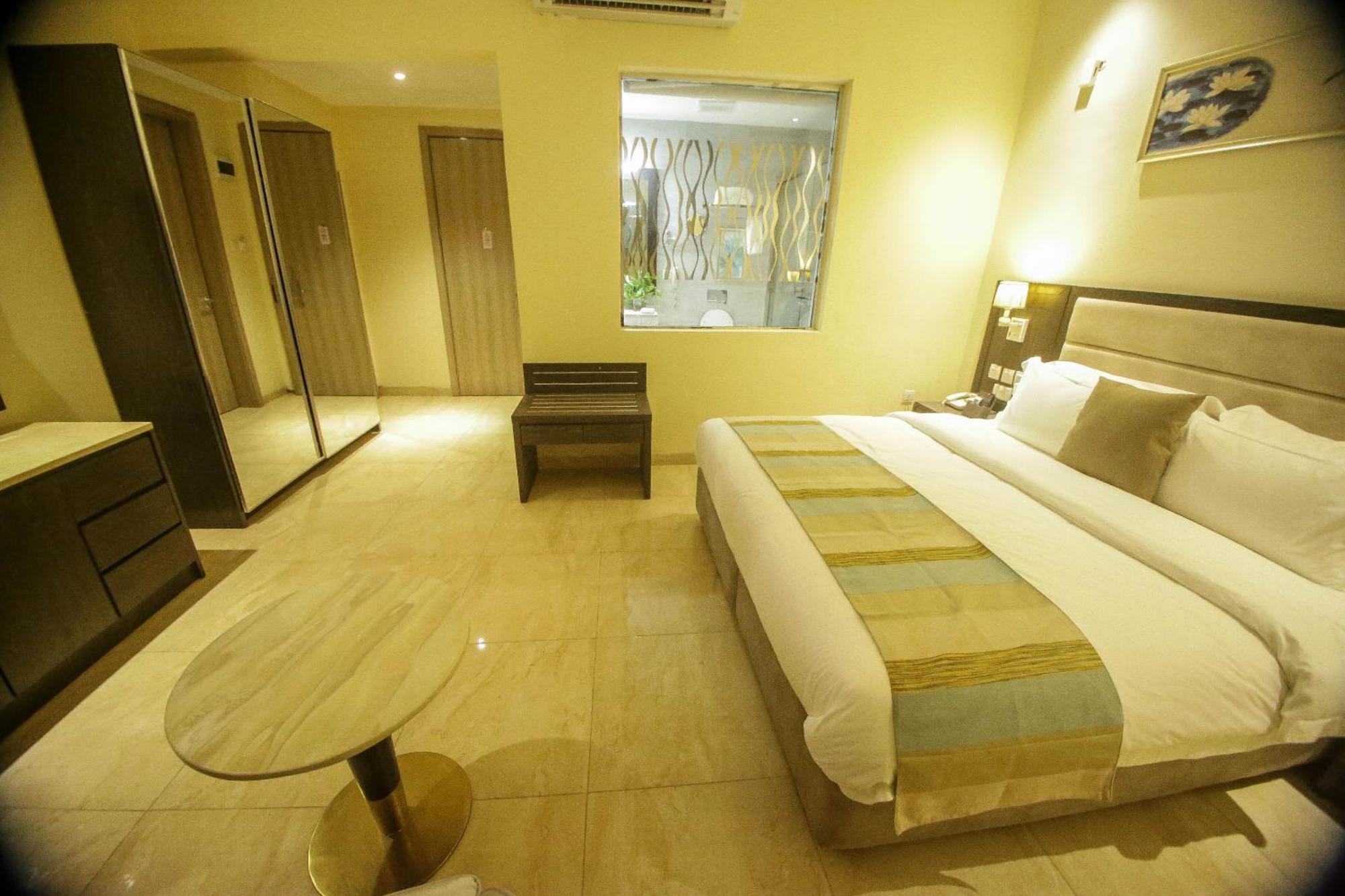 Perfecto La Villa Hotel And Suites Lagos Eksteriør bilde